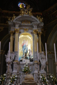 Tempietto con statua della Madonna della Guardia della basilica del Santuario della Madonna della Guardia di Genova